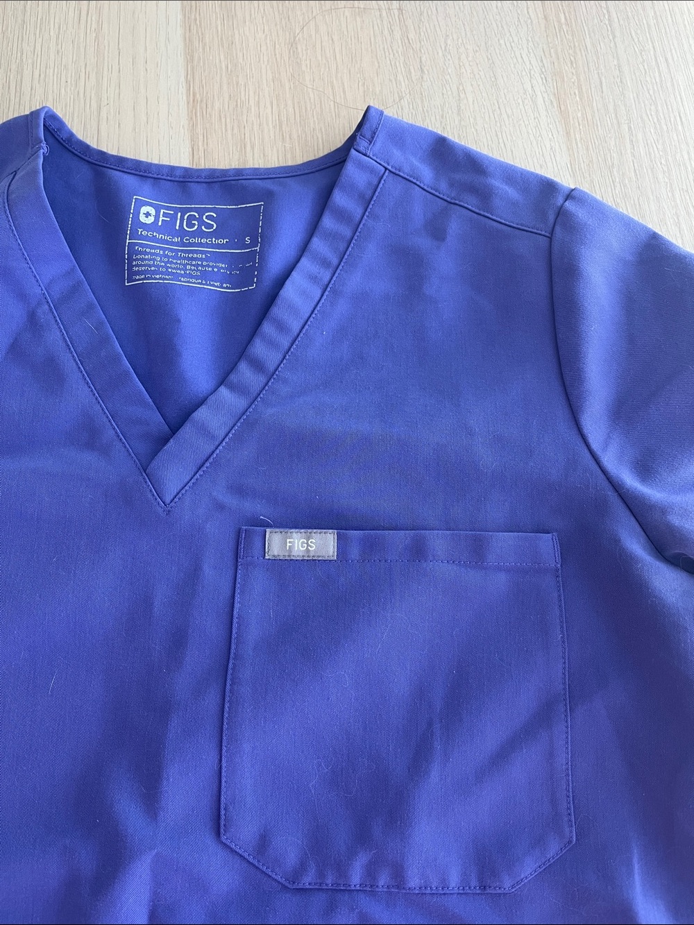 FIGS Women's V-Neck Scrub Top in Royal Purple